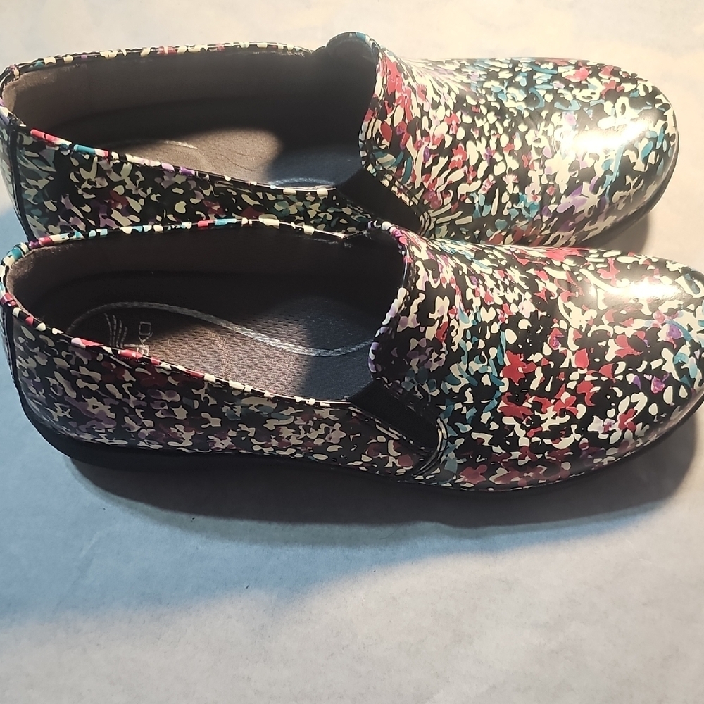 Easy Spirit Black and White Flats - Picture 2 of 8